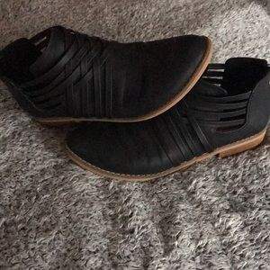 Cute woven rocket dog booties!